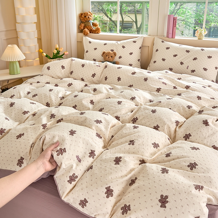 91家纺网 家纺一手货源 找家纺 卢赛尔 2025新款亲肤水洗珍珠棉印花单被套 小棕熊