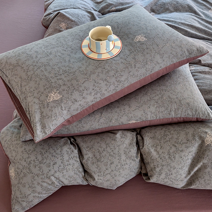 91家纺网 家纺一手货源 找家纺 卢赛尔 2025新款亲肤水洗珍珠棉印花单被套 暗香