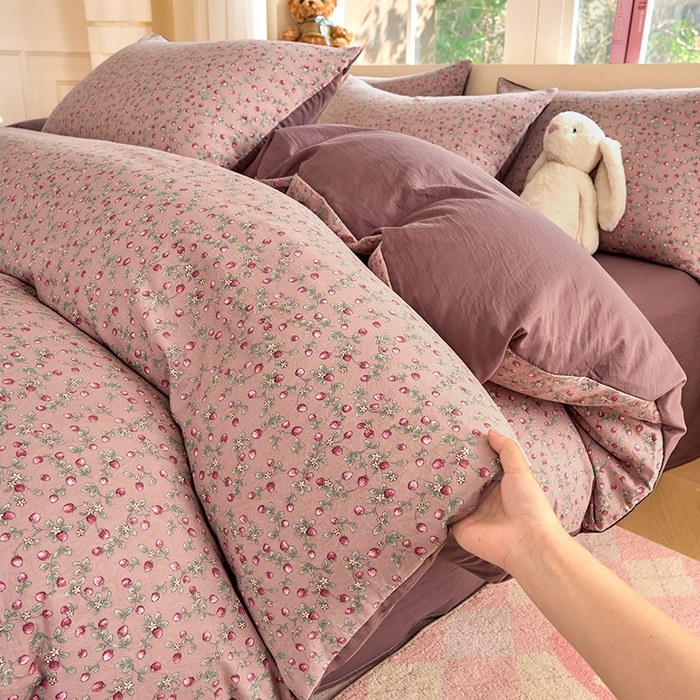 91家纺网 家纺一手货源 找家纺 卢赛尔 2025新款亲肤水洗珍珠棉印花单被套 甜心草莓