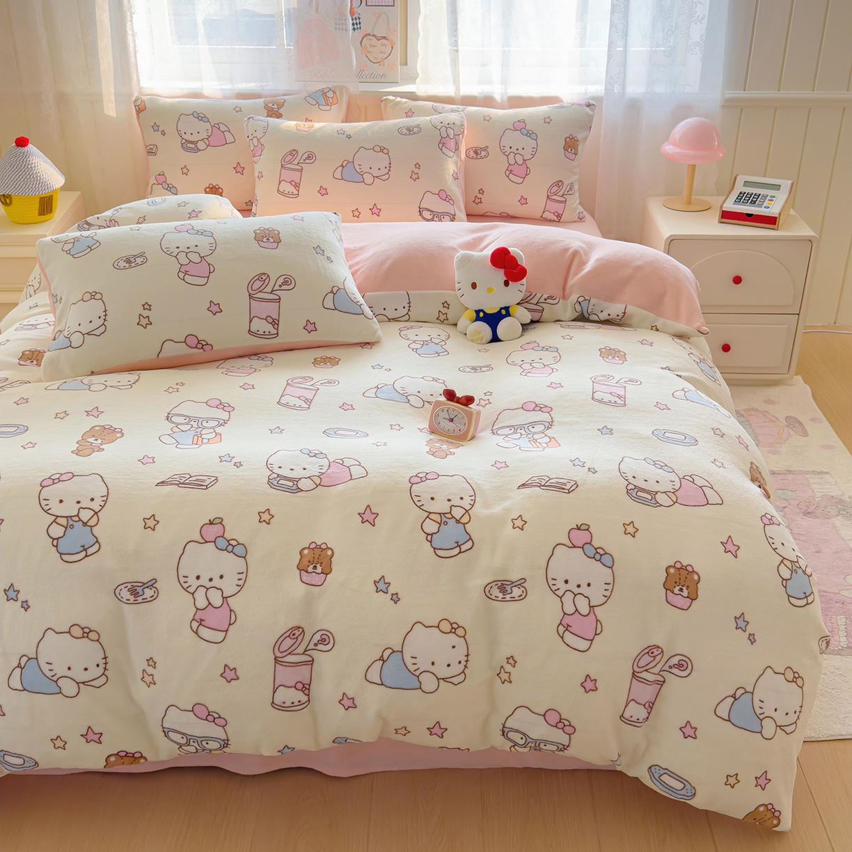 91家纺网 家纺一手货源 找家纺 灿哈家纺 2025新款200g加厚款小清新牛奶绒印花四件套 可蒂猫