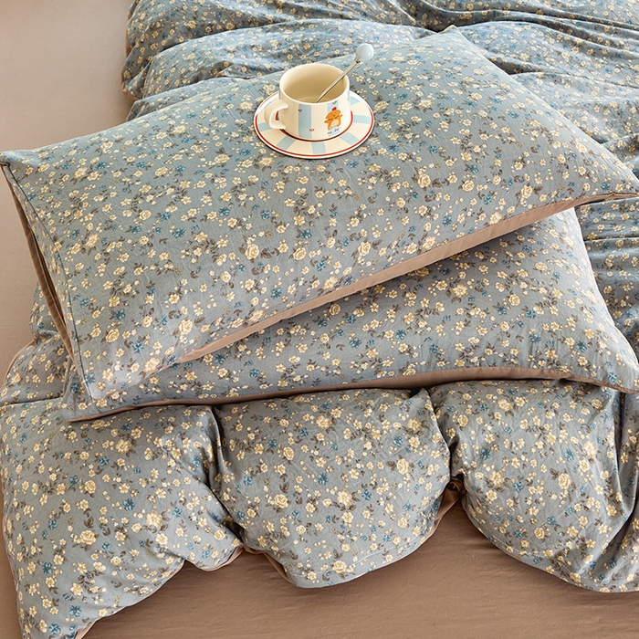 91家纺网 家纺一手货源 找家纺 卢赛尔 2025新款亲肤水洗珍珠棉印花单被套 秋草-灰
