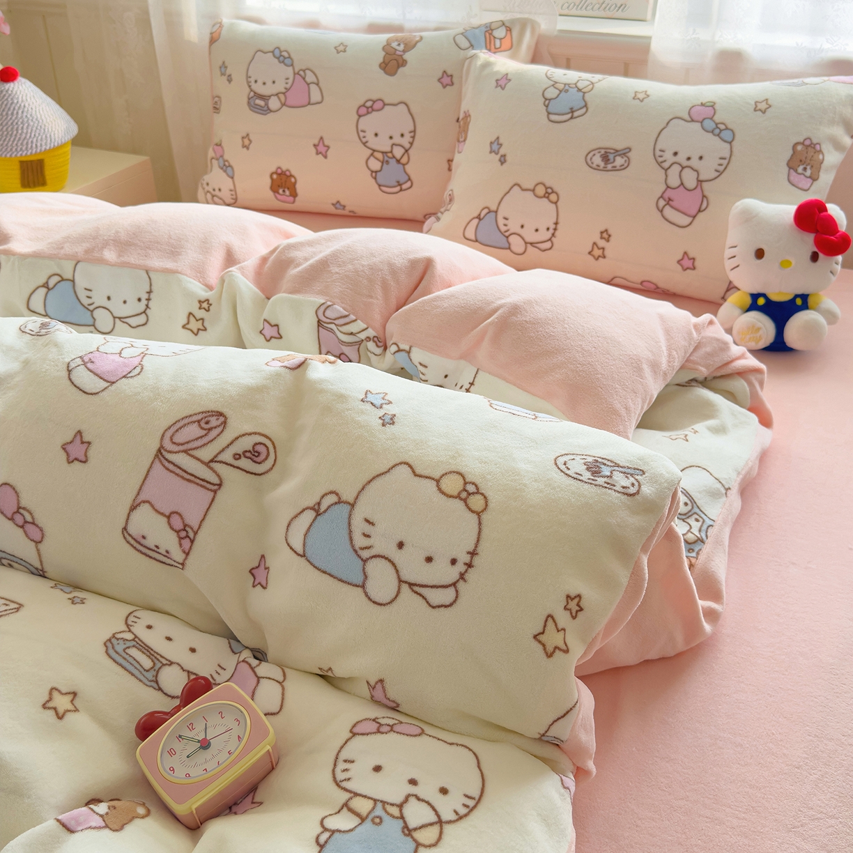 91家纺网 家纺一手货源 找家纺 灿哈家纺 2025新款200g加厚款小清新牛奶绒印花四件套 可蒂猫