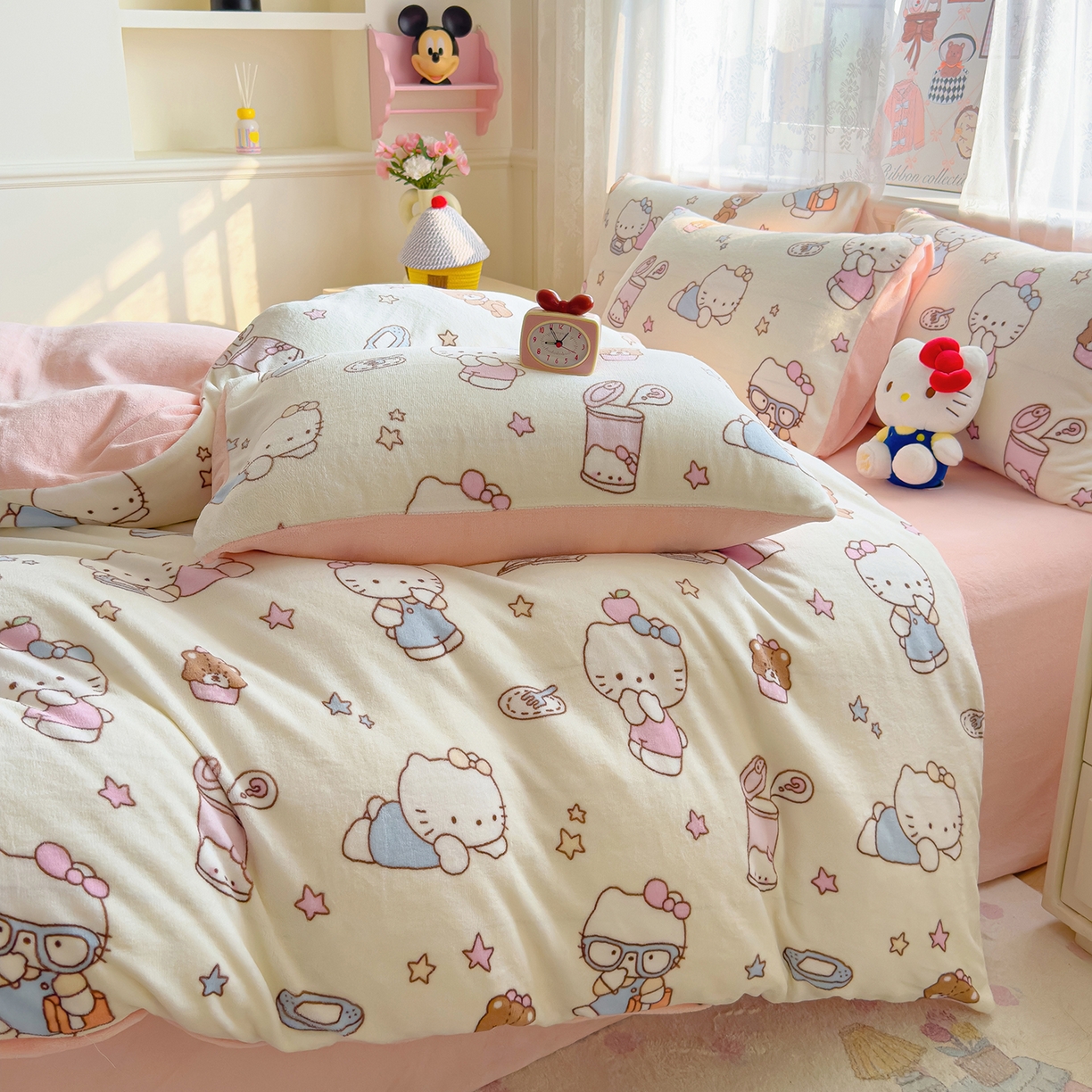 91家纺网 家纺一手货源 找家纺 灿哈家纺 2025新款200g加厚款小清新牛奶绒印花四件套 可蒂猫