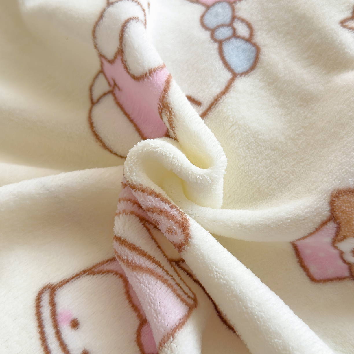 91家纺网 家纺一手货源 找家纺 灿哈家纺 2025新款200g加厚款小清新牛奶绒印花四件套 可蒂猫