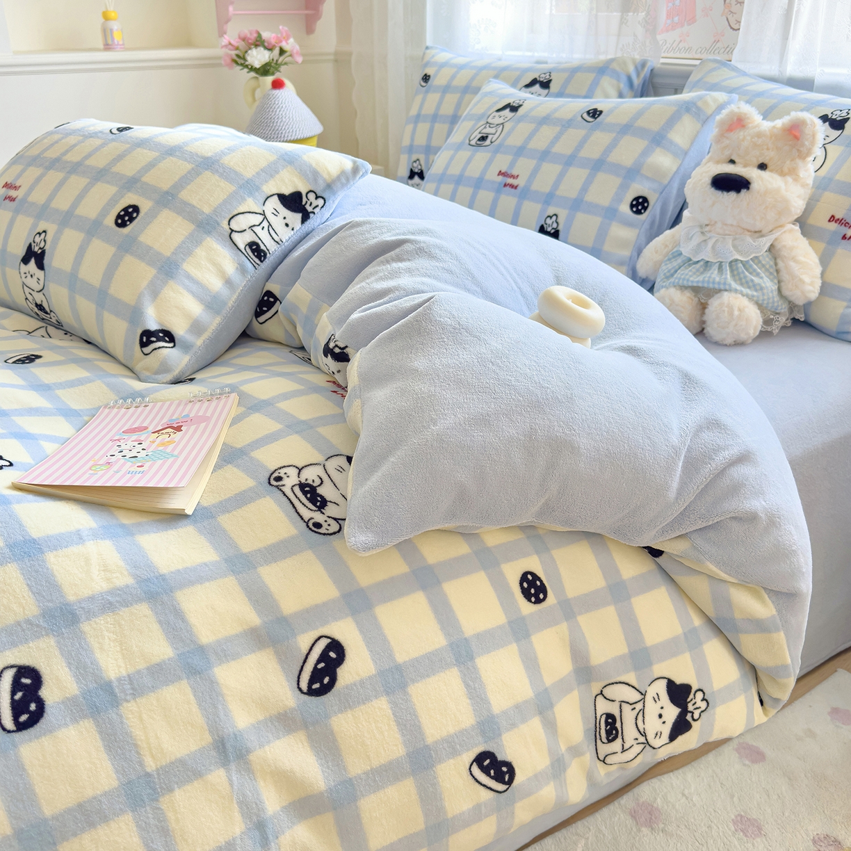 91家纺网 家纺一手货源 找家纺 灿哈家纺 2025新款200g加厚款小清新牛奶绒印花四件套 猫咪派对