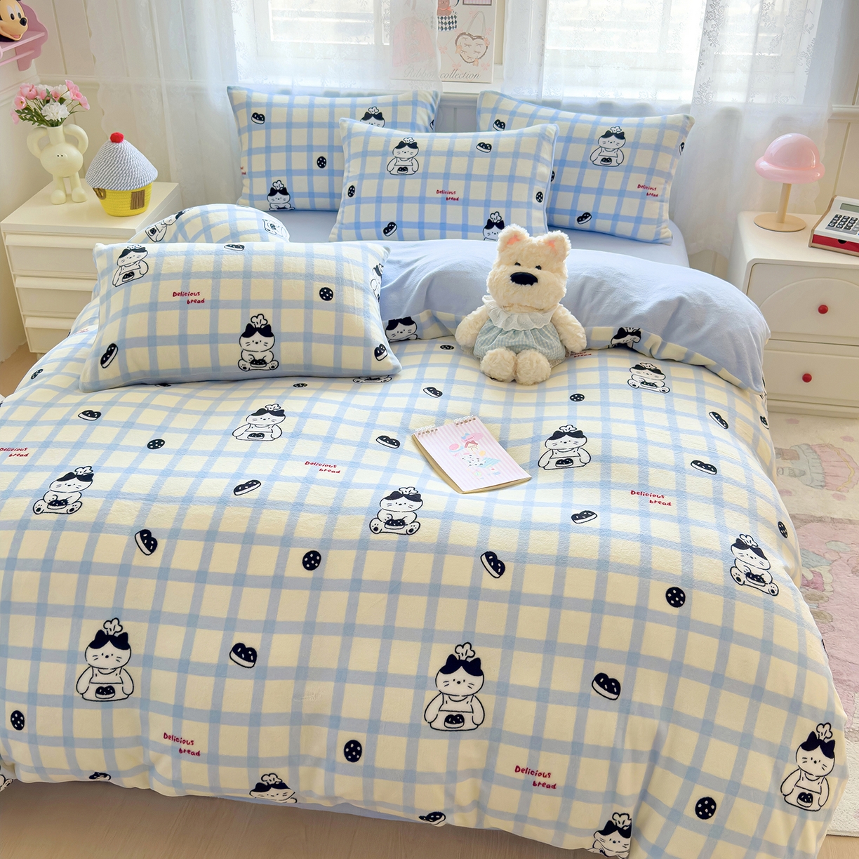 91家纺网 家纺一手货源 找家纺 灿哈家纺 2025新款200g加厚款小清新牛奶绒印花四件套 猫咪派对