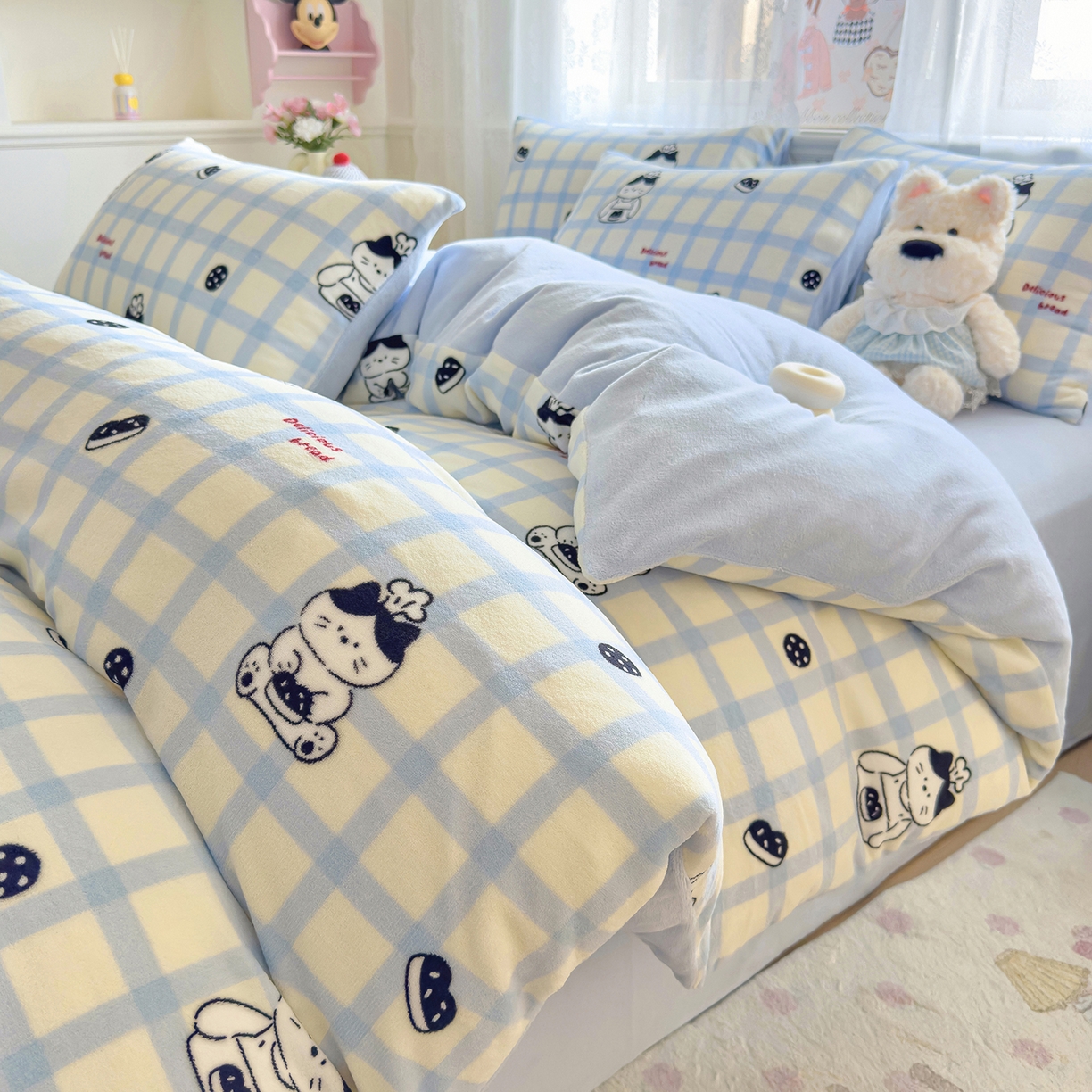 91家纺网 家纺一手货源 找家纺 灿哈家纺 2025新款200g加厚款小清新牛奶绒印花四件套 猫咪派对