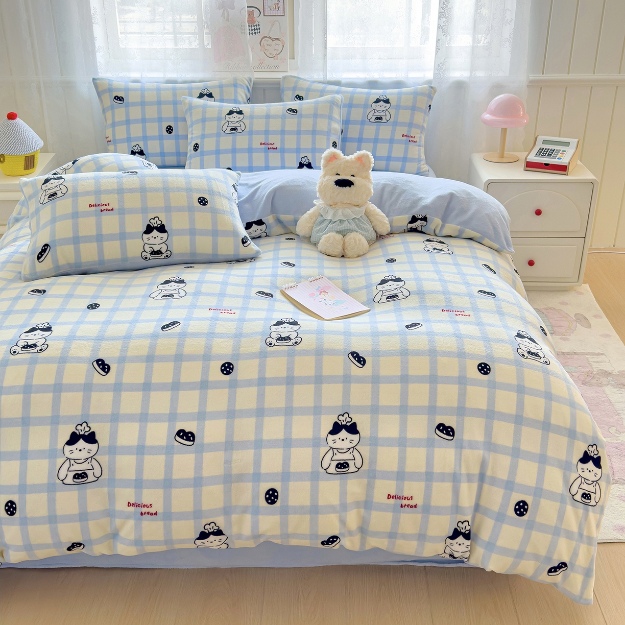 91家纺网 家纺一手货源 找家纺 灿哈家纺 2025新款200g加厚款小清新牛奶绒印花四件套 猫咪派对