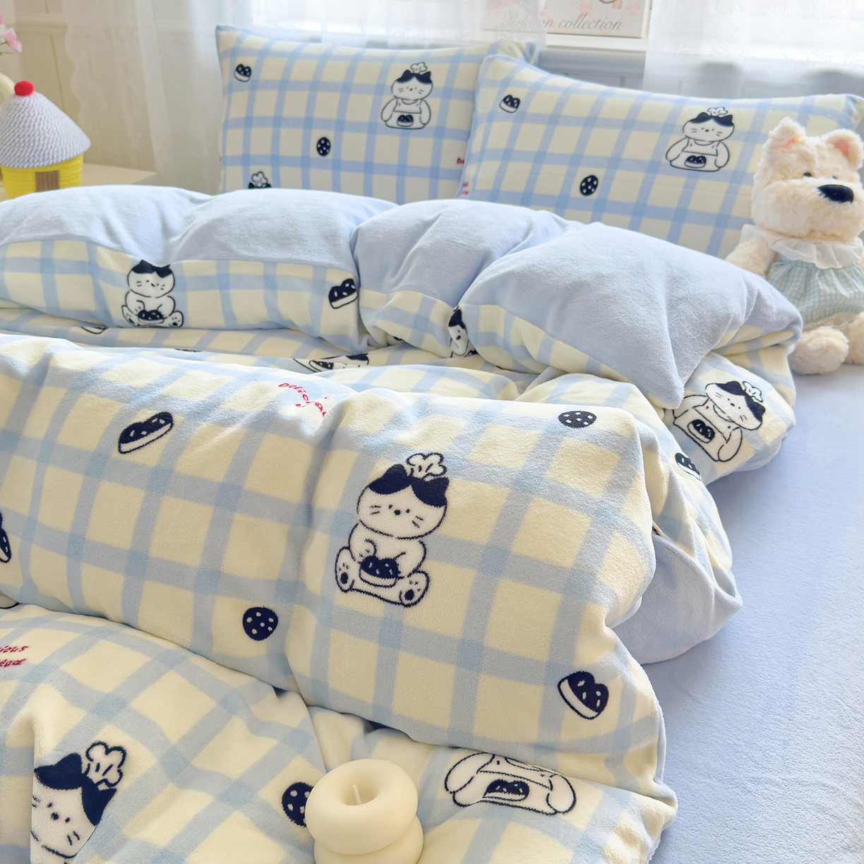 91家纺网 家纺一手货源 找家纺 灿哈家纺 2025新款200g加厚款小清新牛奶绒印花四件套 猫咪派对