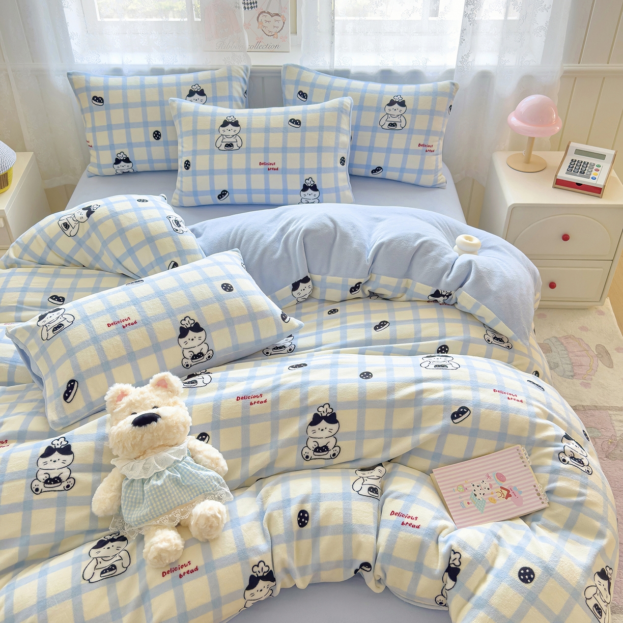 91家纺网 家纺一手货源 找家纺 灿哈家纺 2025新款200g加厚款小清新牛奶绒印花四件套 猫咪派对