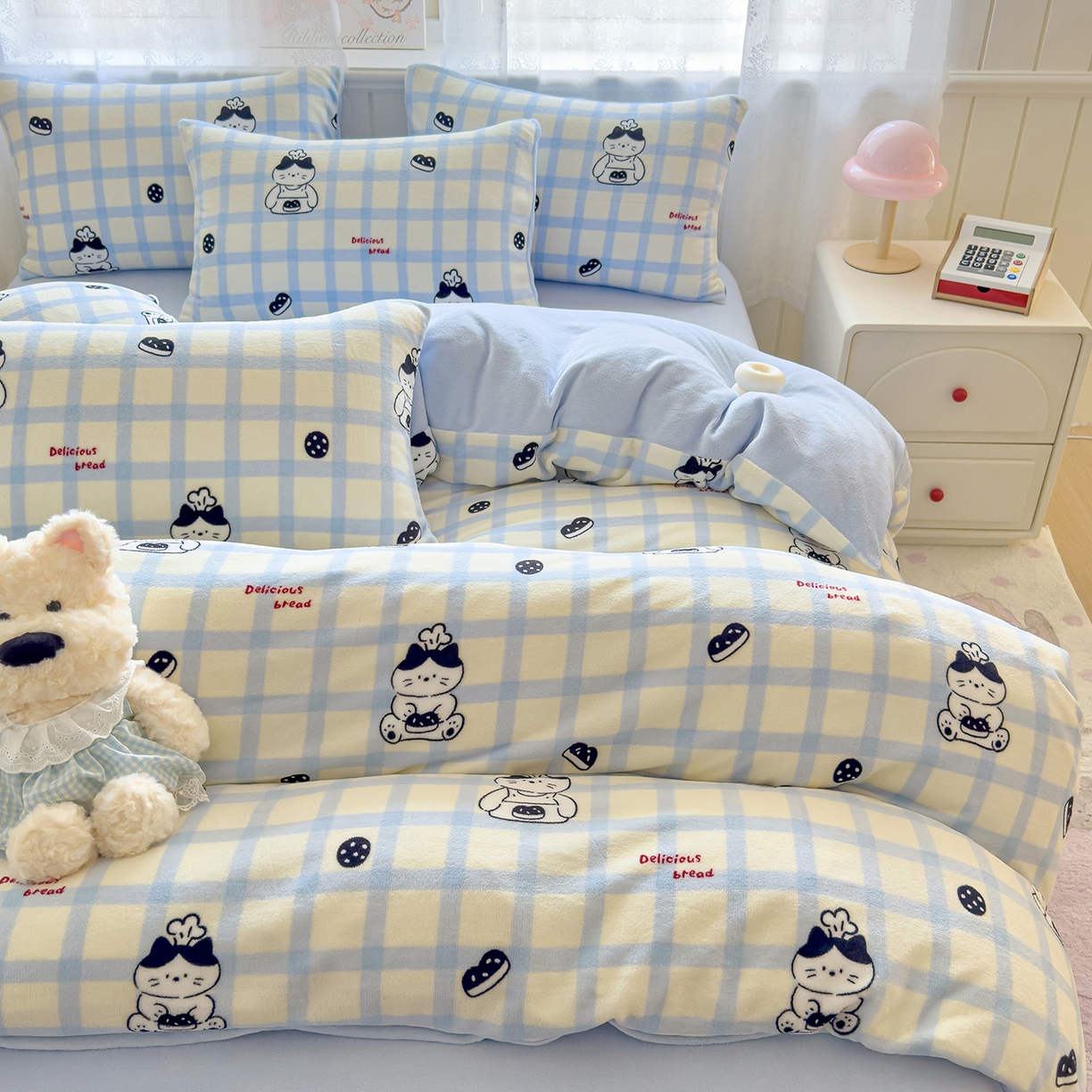 91家纺网 家纺一手货源 找家纺 灿哈家纺 2025新款200g加厚款小清新牛奶绒印花四件套 猫咪派对