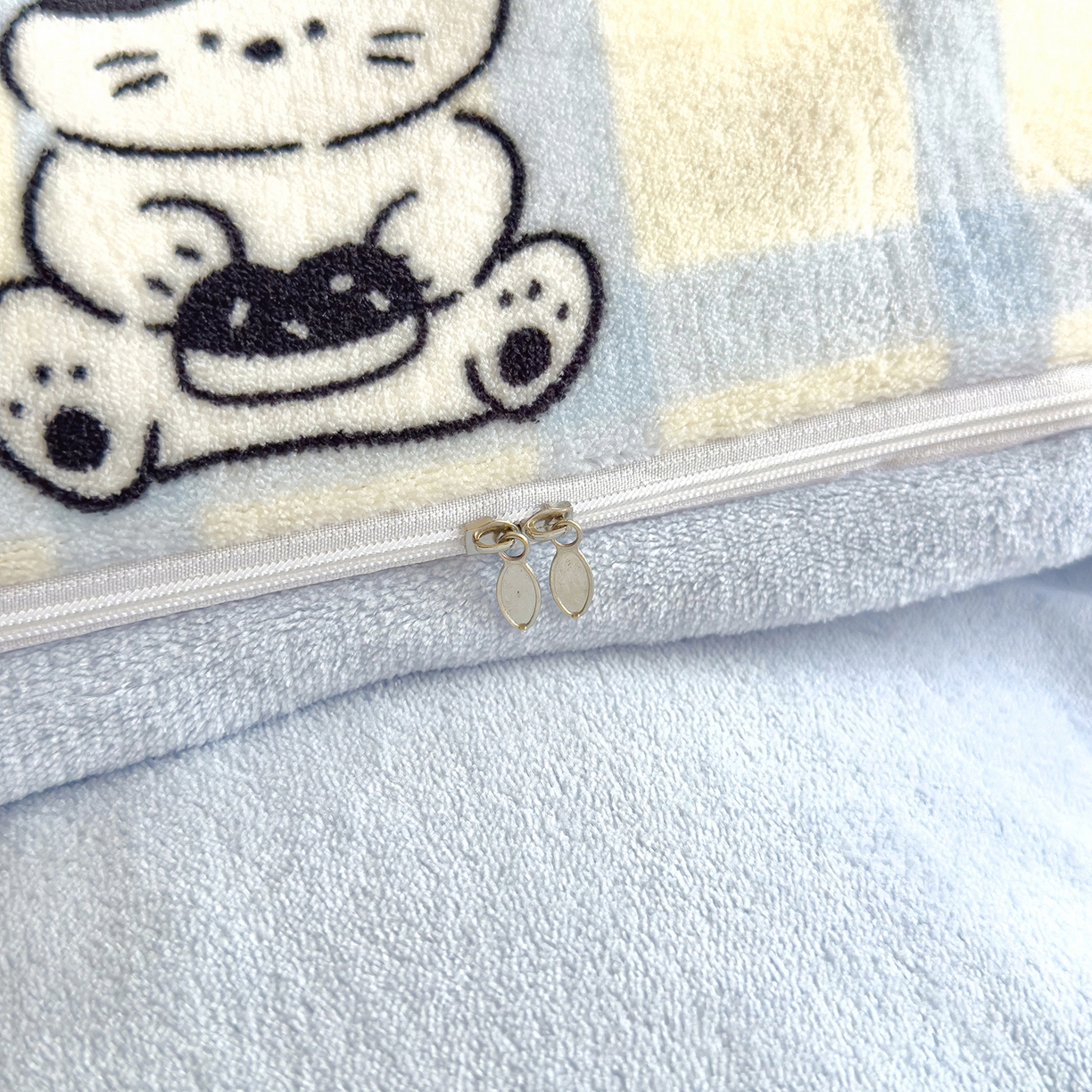 91家纺网 家纺一手货源 找家纺 灿哈家纺 2025新款200g加厚款小清新牛奶绒印花四件套 猫咪派对