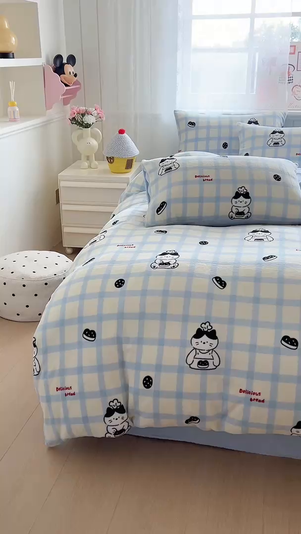 91家纺网 家纺一手货源 找家纺 灿哈家纺 2025新款200g加厚款小清新牛奶绒印花四件套 猫咪派对