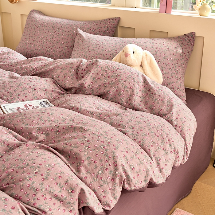 91家纺网 家纺一手货源 找家纺 卢赛尔 2025新款亲肤水洗珍珠棉印花单被套 甜心草莓