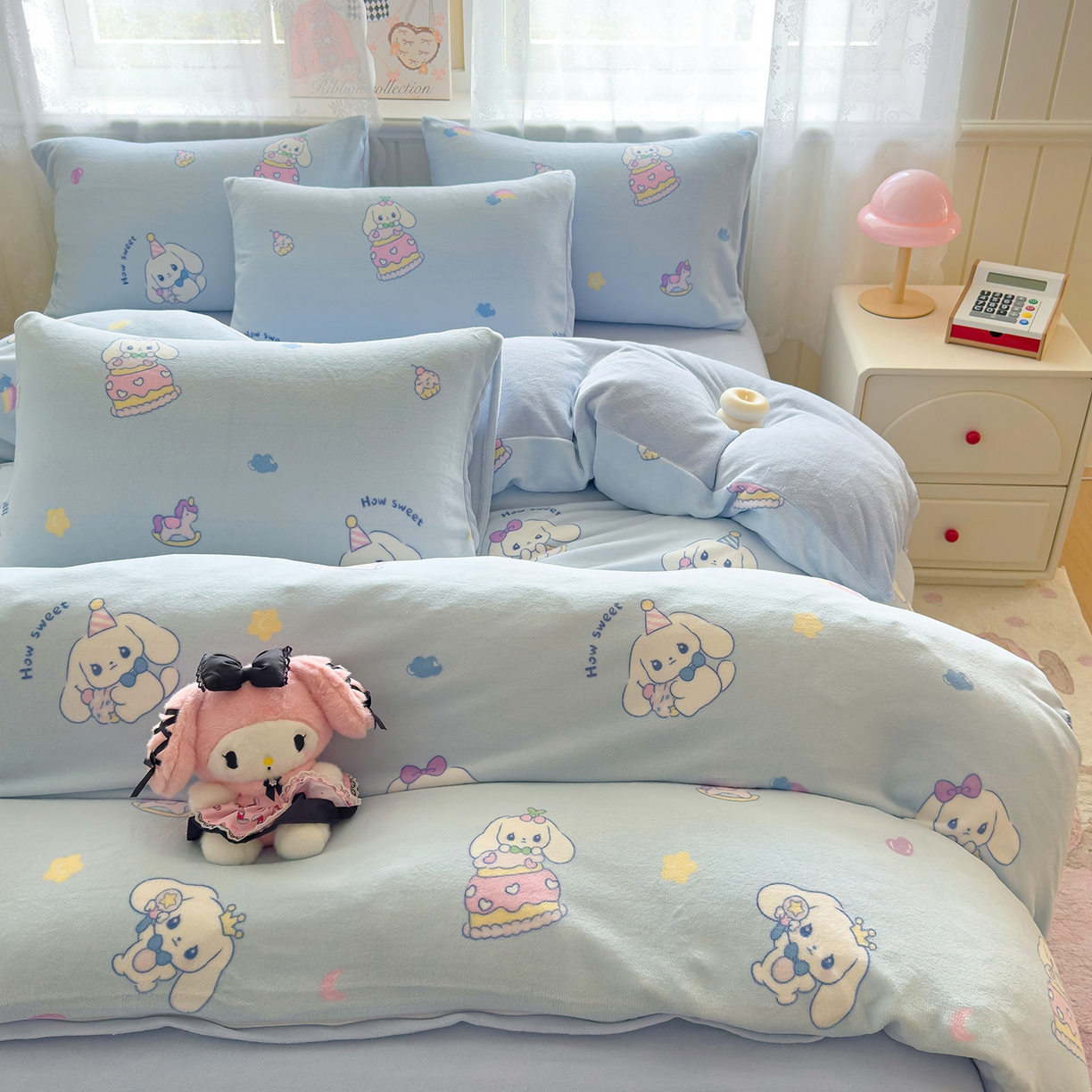 91家纺网 家纺一手货源 找家纺 灿哈家纺 2025新款200g加厚款小清新牛奶绒印花四件套 萌萌狗