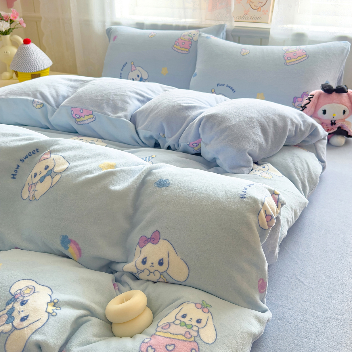 91家纺网 家纺一手货源 找家纺 灿哈家纺 2025新款200g加厚款小清新牛奶绒印花四件套 萌萌狗