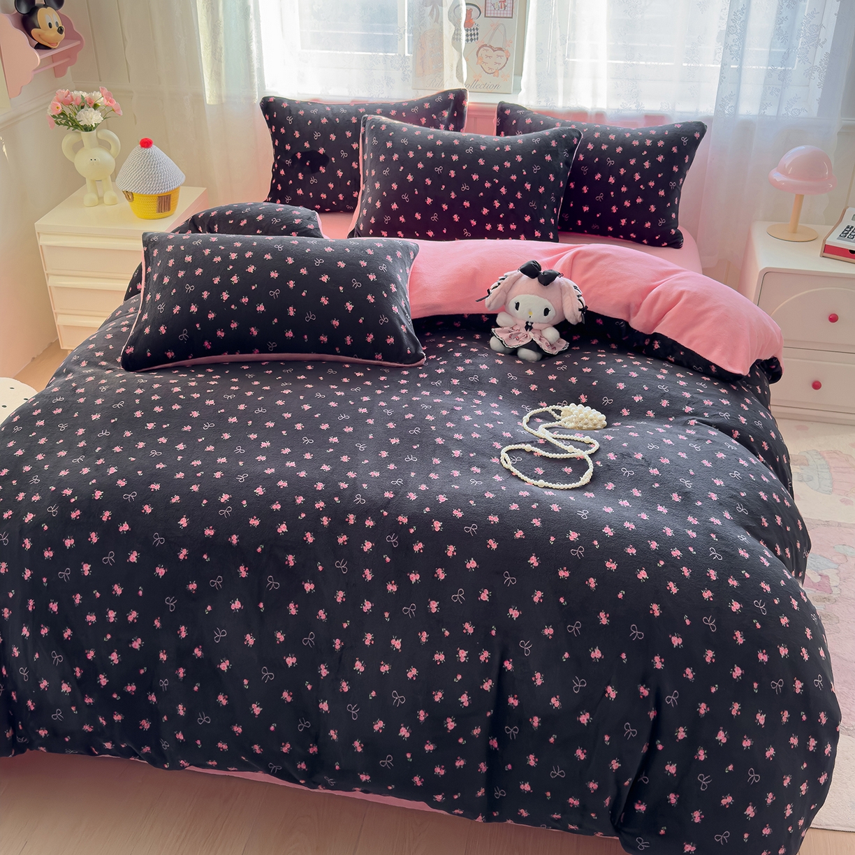 91家纺网 家纺一手货源 找家纺 灿哈家纺 2025新款200g加厚款小清新牛奶绒印花四件套 小玫瑰