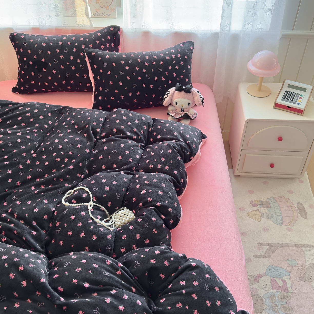 91家纺网 家纺一手货源 找家纺 灿哈家纺 2025新款200g加厚款小清新牛奶绒印花四件套 小玫瑰