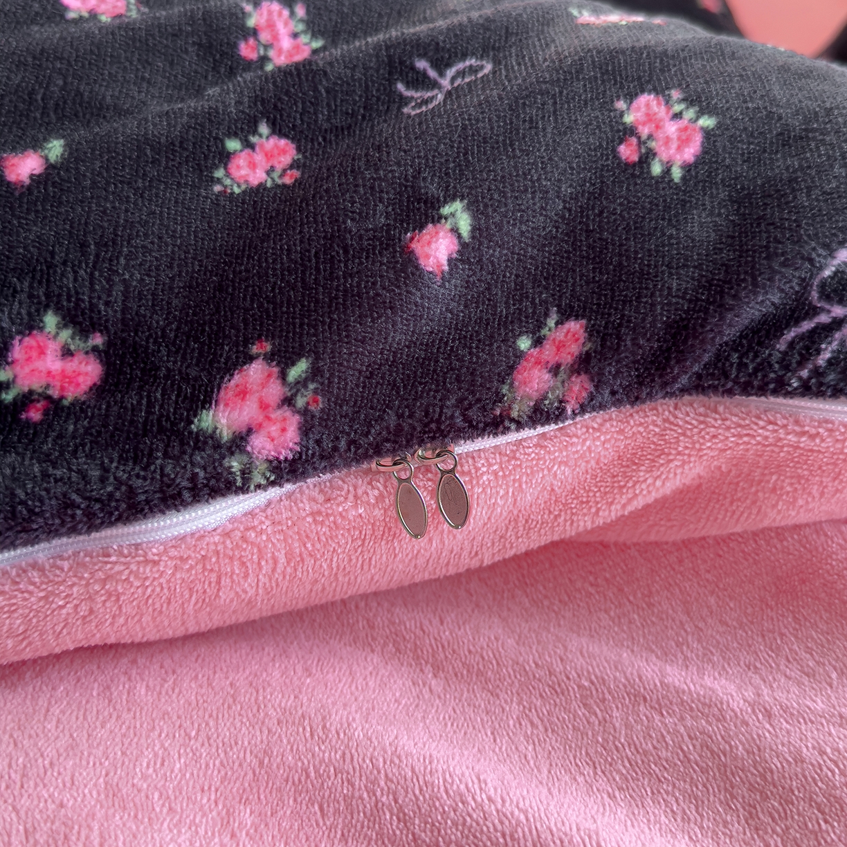 91家纺网 家纺一手货源 找家纺 灿哈家纺 2025新款200g加厚款小清新牛奶绒印花四件套 小玫瑰