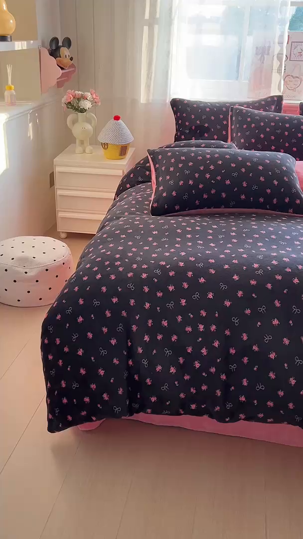 91家纺网 家纺一手货源 找家纺 灿哈家纺 2025新款200g加厚款小清新牛奶绒印花四件套 小玫瑰