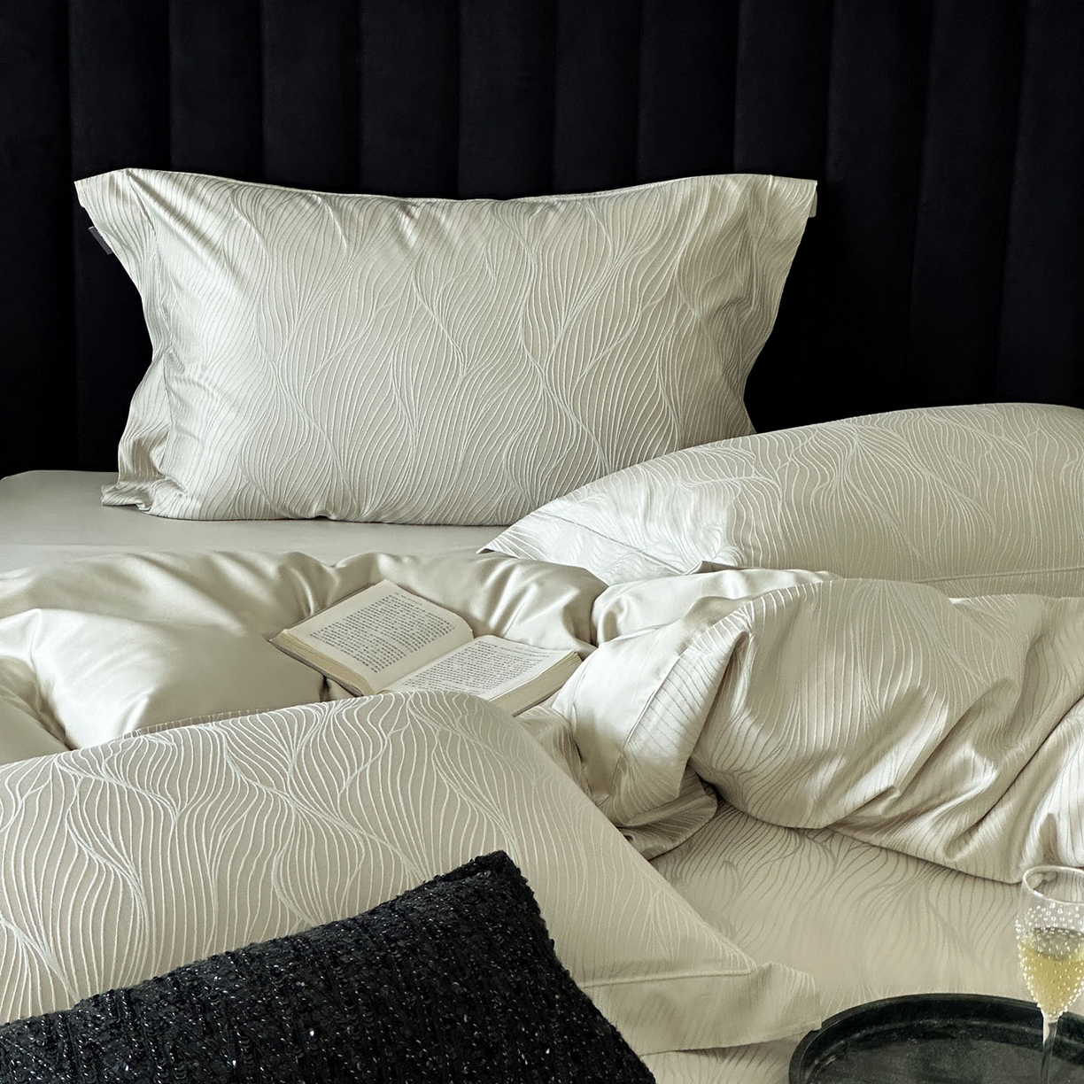 91家纺网 家纺一手货源 找家纺 （总）MIU缪家居 2025新款100支全棉厚织提花简奢系列四件套-韵律