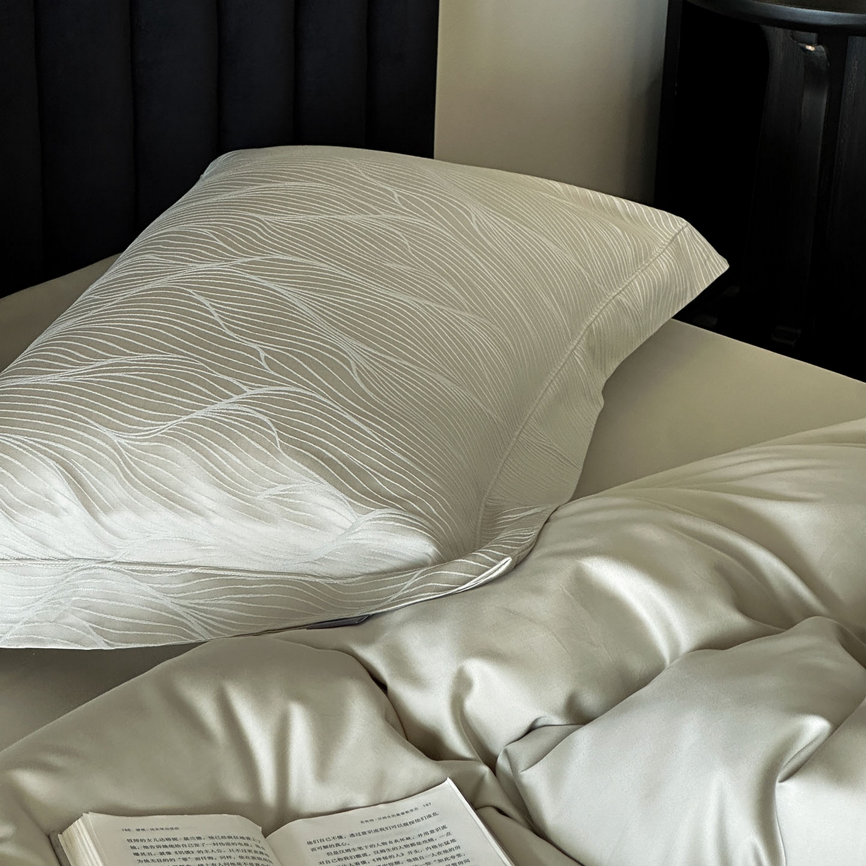 91家纺网 家纺一手货源 找家纺 （总）MIU缪家居 2025新款100支全棉厚织提花简奢系列四件套-韵律