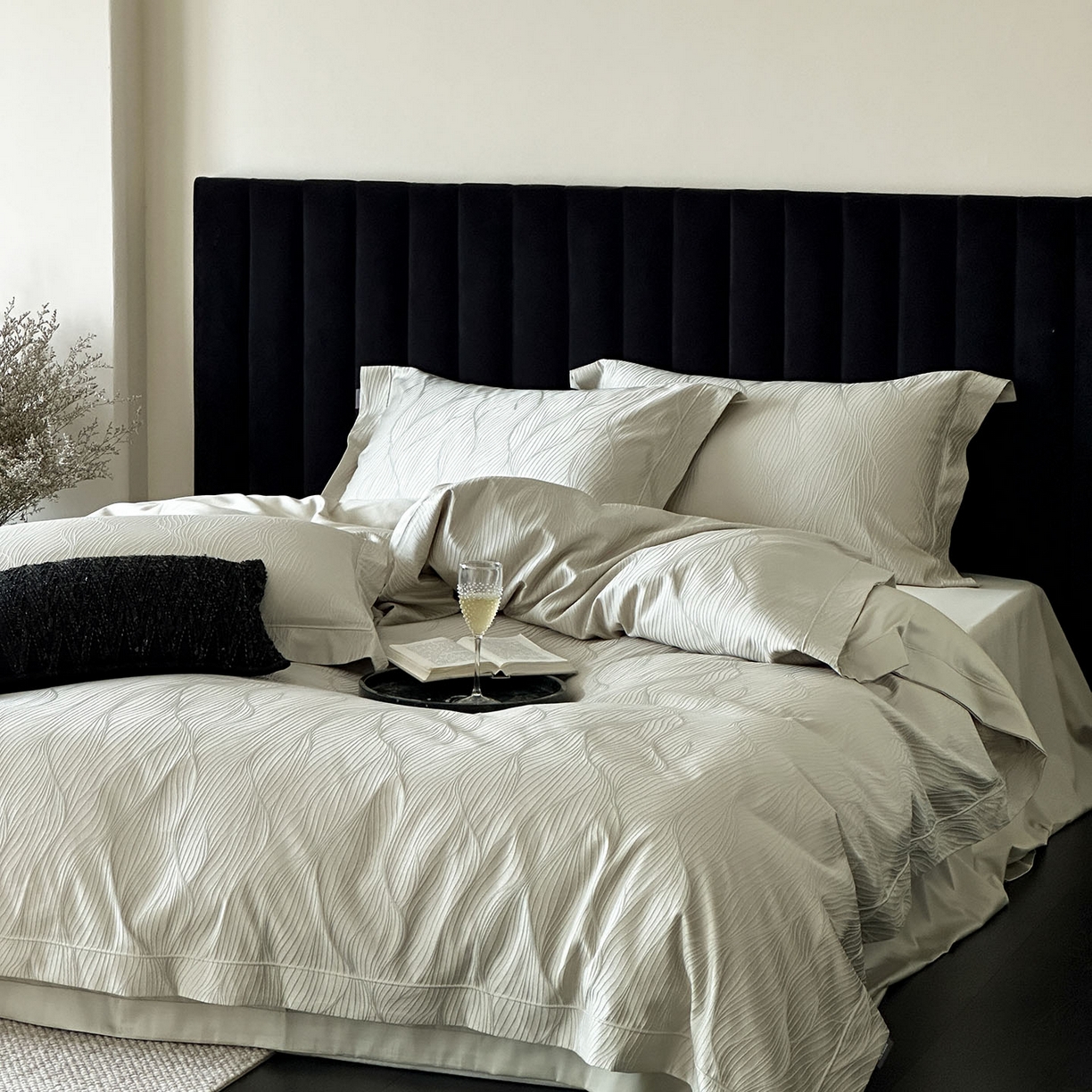 91家纺网 家纺一手货源 找家纺 MIU缪家居 2025新款100支全棉厚织提花简奢系列四件套-韵律 韵律 （松绿）