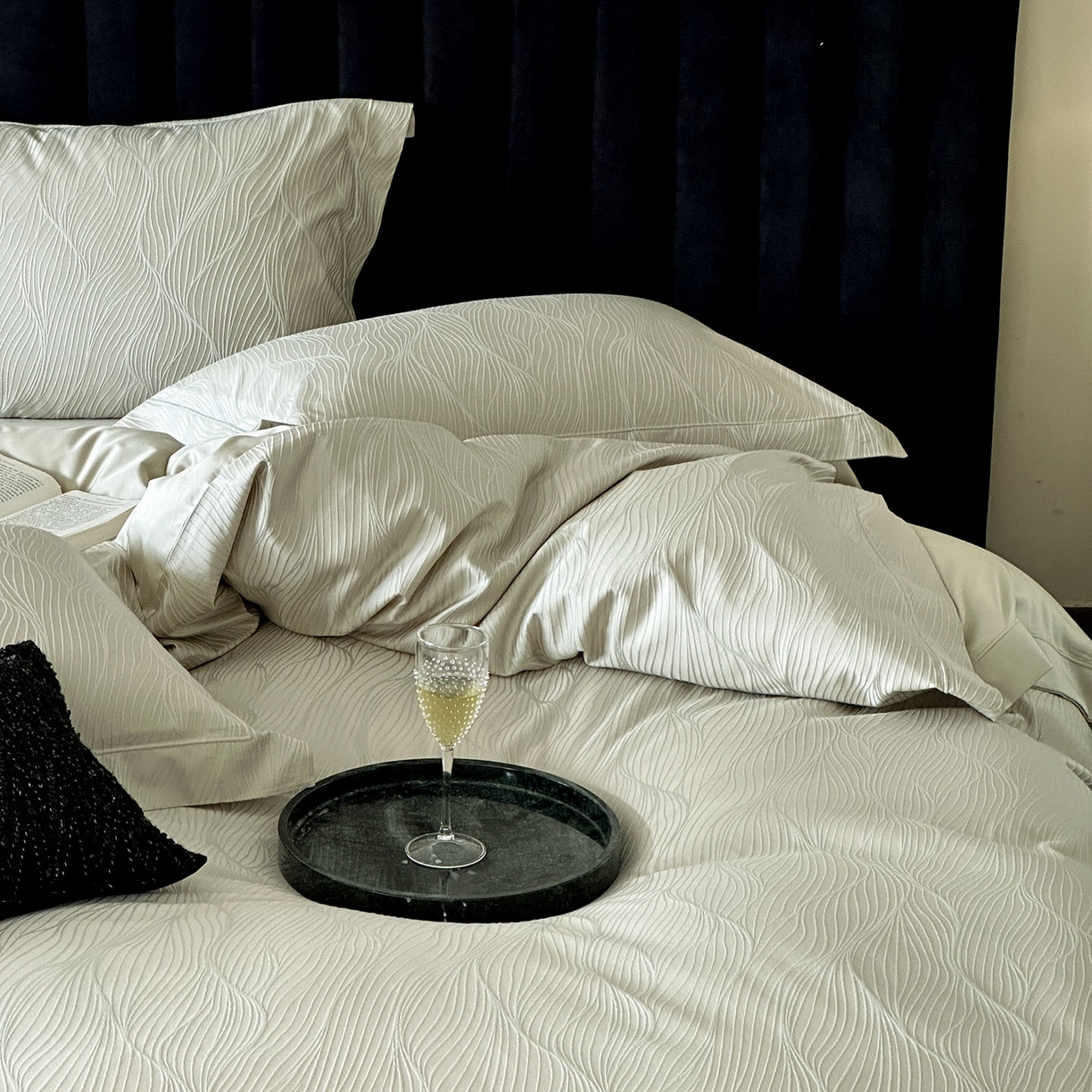 91家纺网 家纺一手货源 找家纺 MIU缪家居 2025新款100支全棉厚织提花简奢系列四件套-韵律 韵律 （松绿）