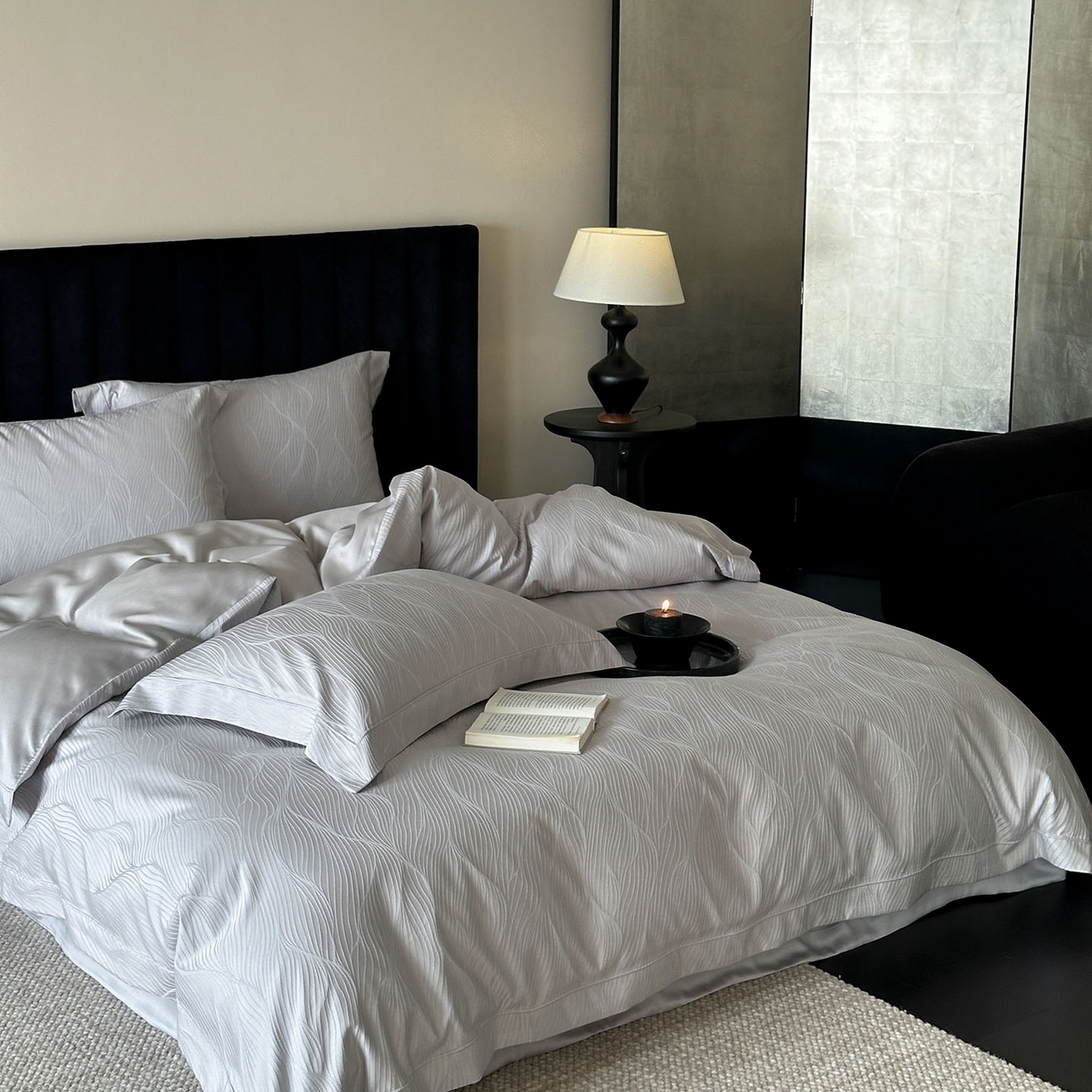 91家纺网 家纺一手货源 找家纺 MIU缪家居 2025新款100支全棉厚织提花简奢系列四件套-韵律 韵律（银灰）