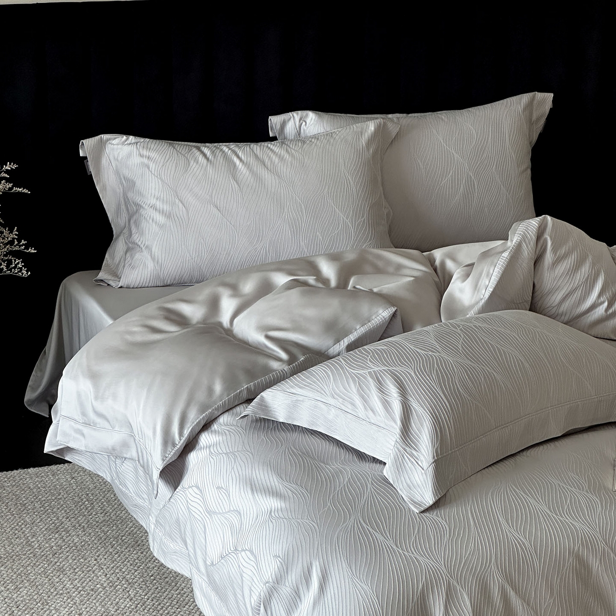 91家纺网 家纺一手货源 找家纺 MIU缪家居 2025新款100支全棉厚织提花简奢系列四件套-韵律 韵律（银灰）