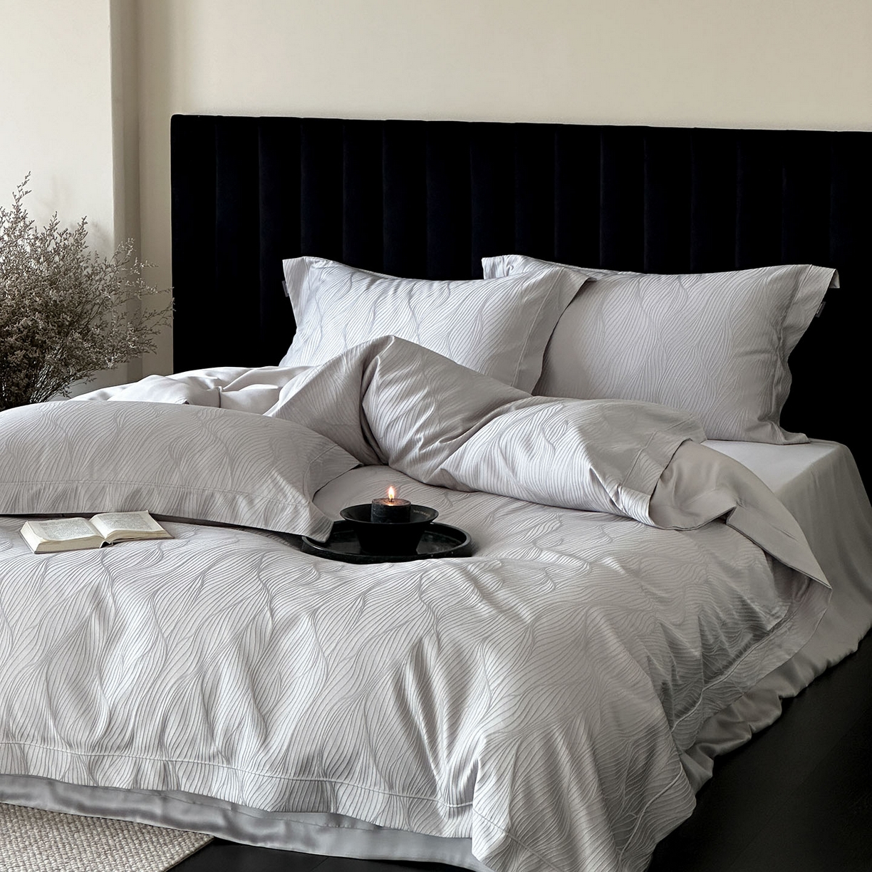 91家纺网 家纺一手货源 找家纺 MIU缪家居 2025新款100支全棉厚织提花简奢系列四件套-韵律 韵律（银灰）