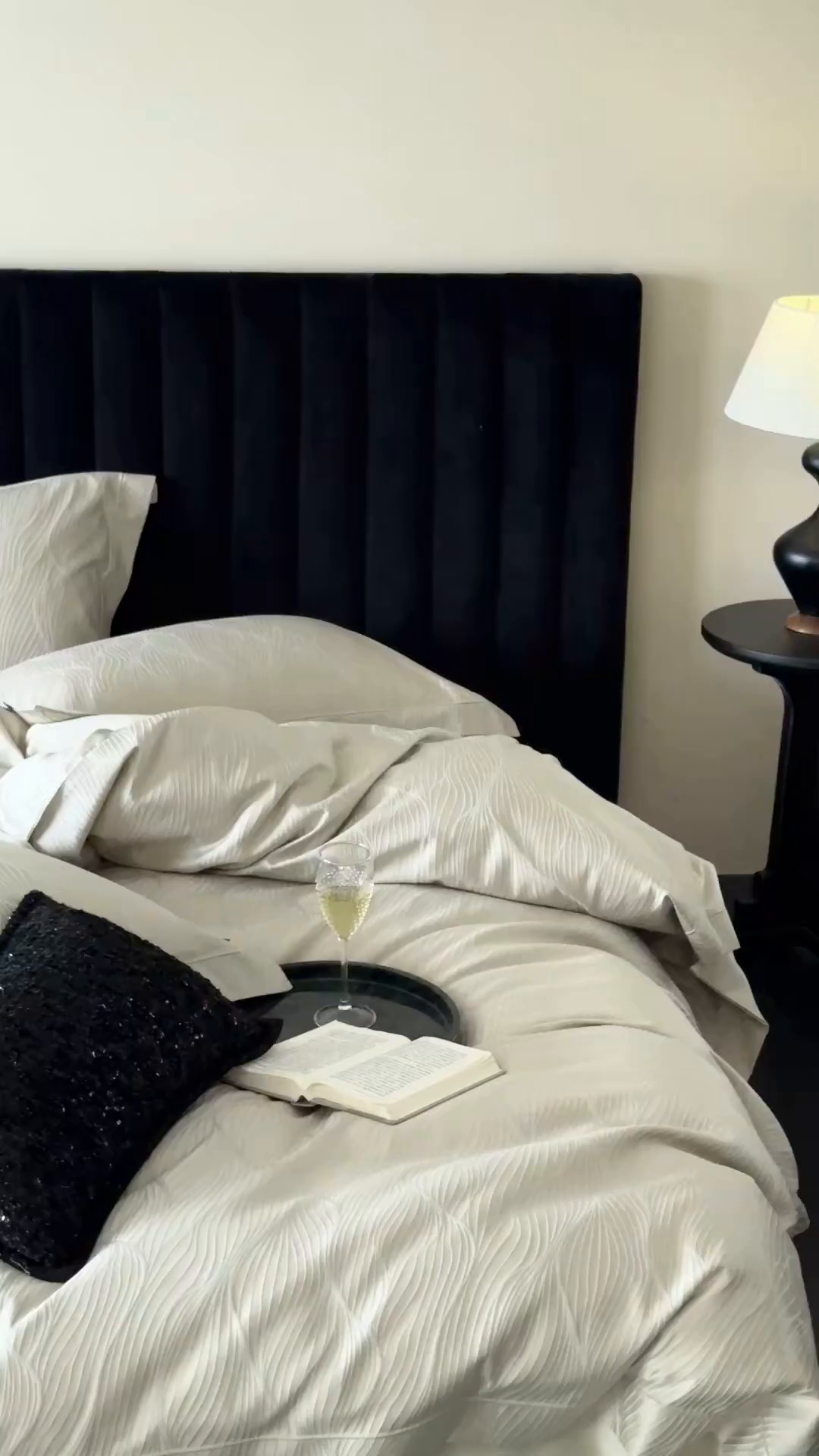 91家纺网 家纺一手货源 找家纺 MIU缪家居 2025新款100支全棉厚织提花简奢系列四件套-韵律 韵律 （松绿）