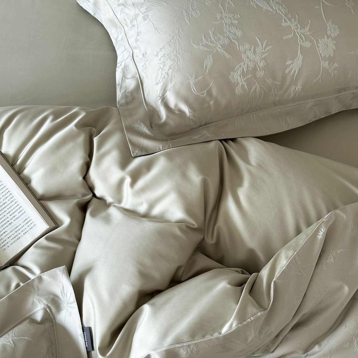 91家纺网 家纺一手货源 找家纺 （总）MIU缪家居 2025新款100支全棉厚织提花简奢系列四件套-竹韵