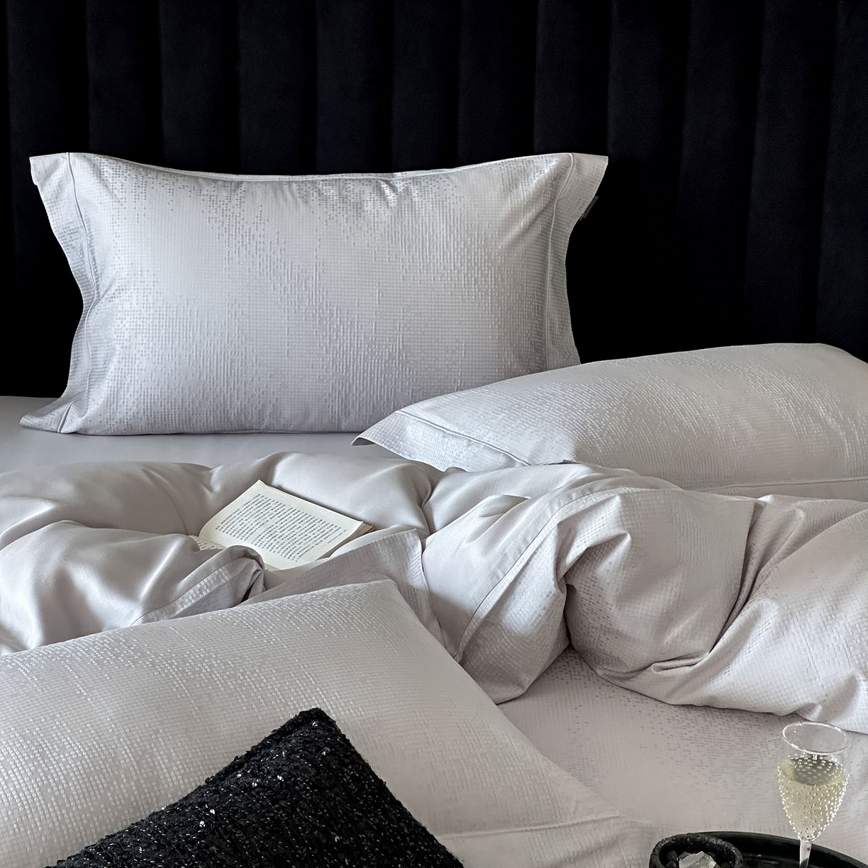 91家纺网 家纺一手货源 找家纺 MIU缪家居 2025新款100支全棉厚织提花简奢系列四件套-追光 追光 （银灰）