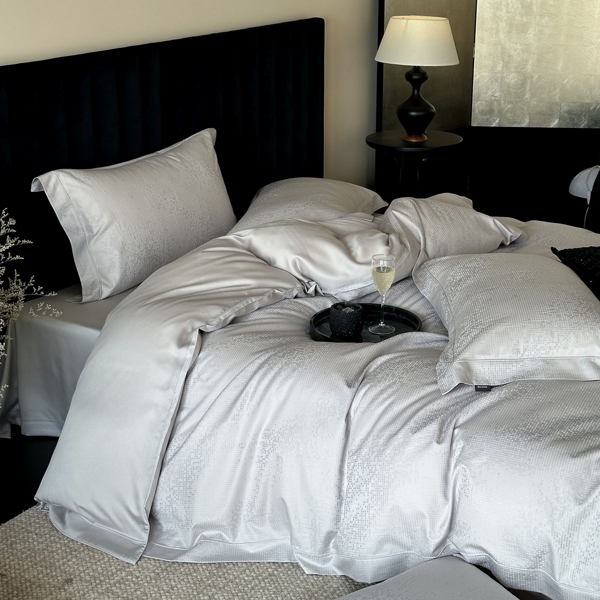 91家纺网 家纺一手货源 找家纺 MIU缪家居 2025新款100支全棉厚织提花简奢系列四件套-追光 追光 （银灰）