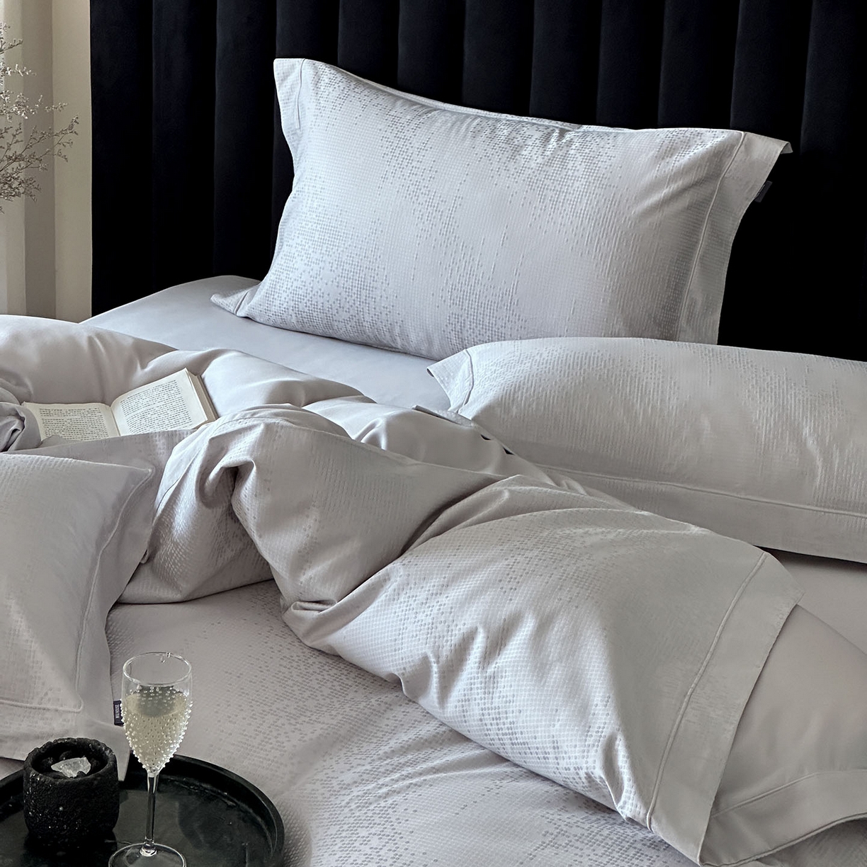 91家纺网 家纺一手货源 找家纺 MIU缪家居 2025新款100支全棉厚织提花简奢系列四件套-追光 追光 （银灰）