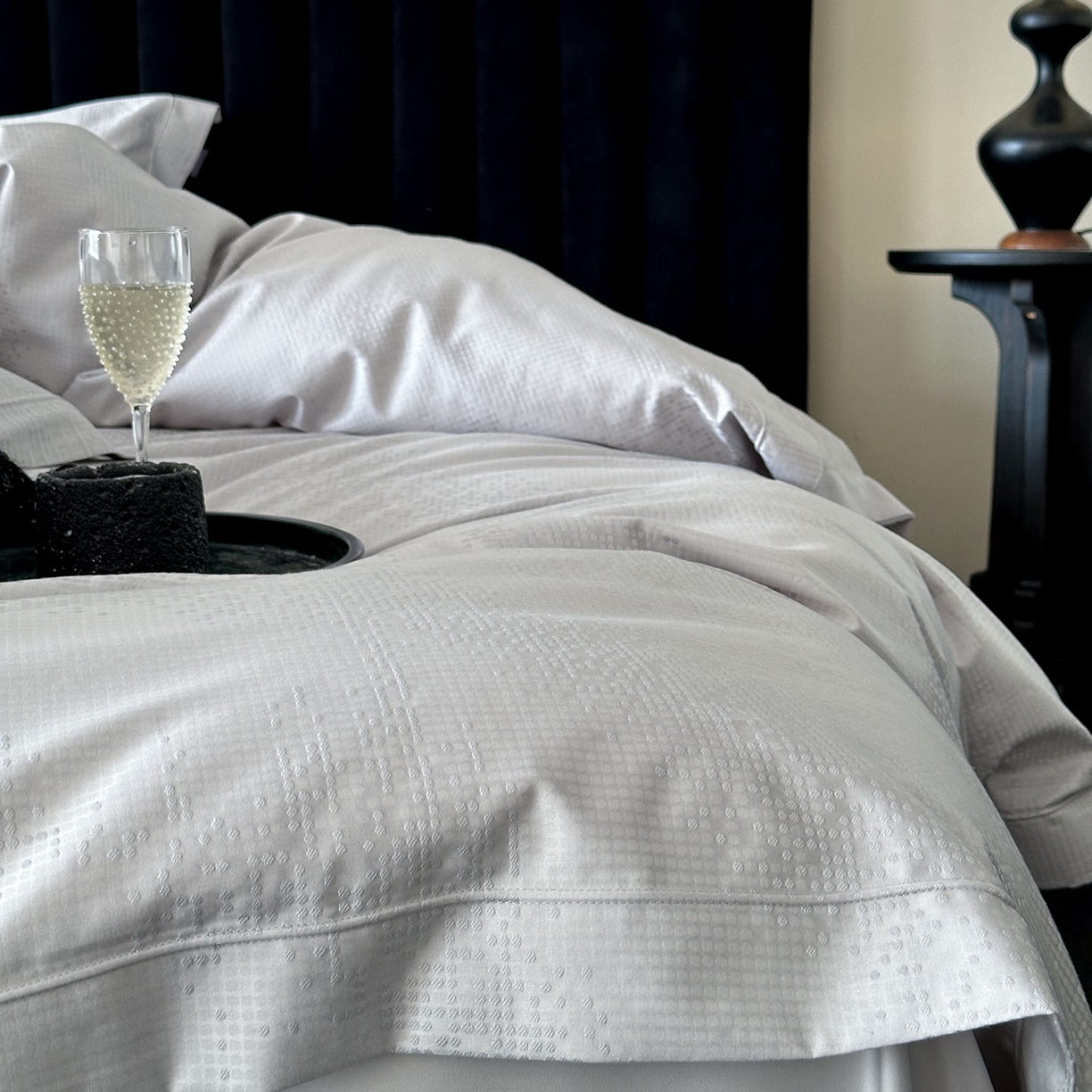 91家纺网 家纺一手货源 找家纺 MIU缪家居 2025新款100支全棉厚织提花简奢系列四件套-追光 追光 （银灰）