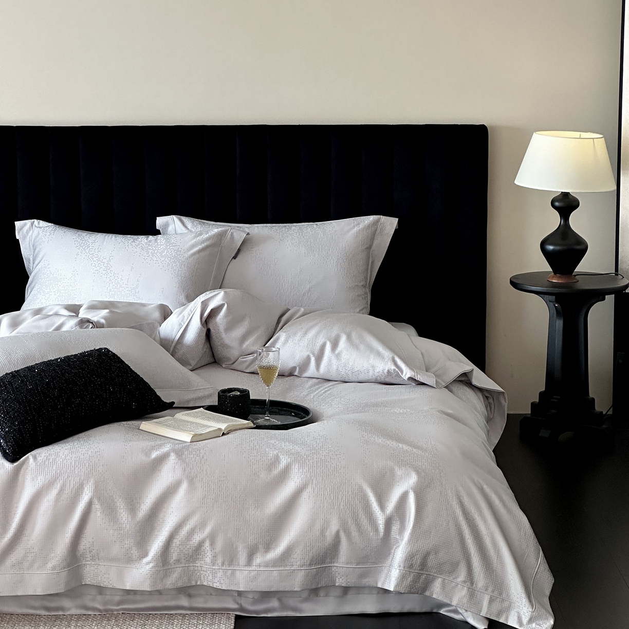 91家纺网 家纺一手货源 找家纺 MIU缪家居 2025新款100支全棉厚织提花简奢系列四件套-追光 追光 （银灰）