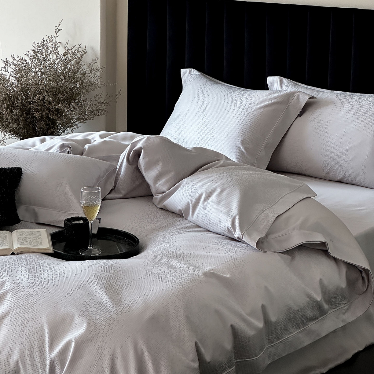 91家纺网 家纺一手货源 找家纺 MIU缪家居 2025新款100支全棉厚织提花简奢系列四件套-追光 追光 （银灰）