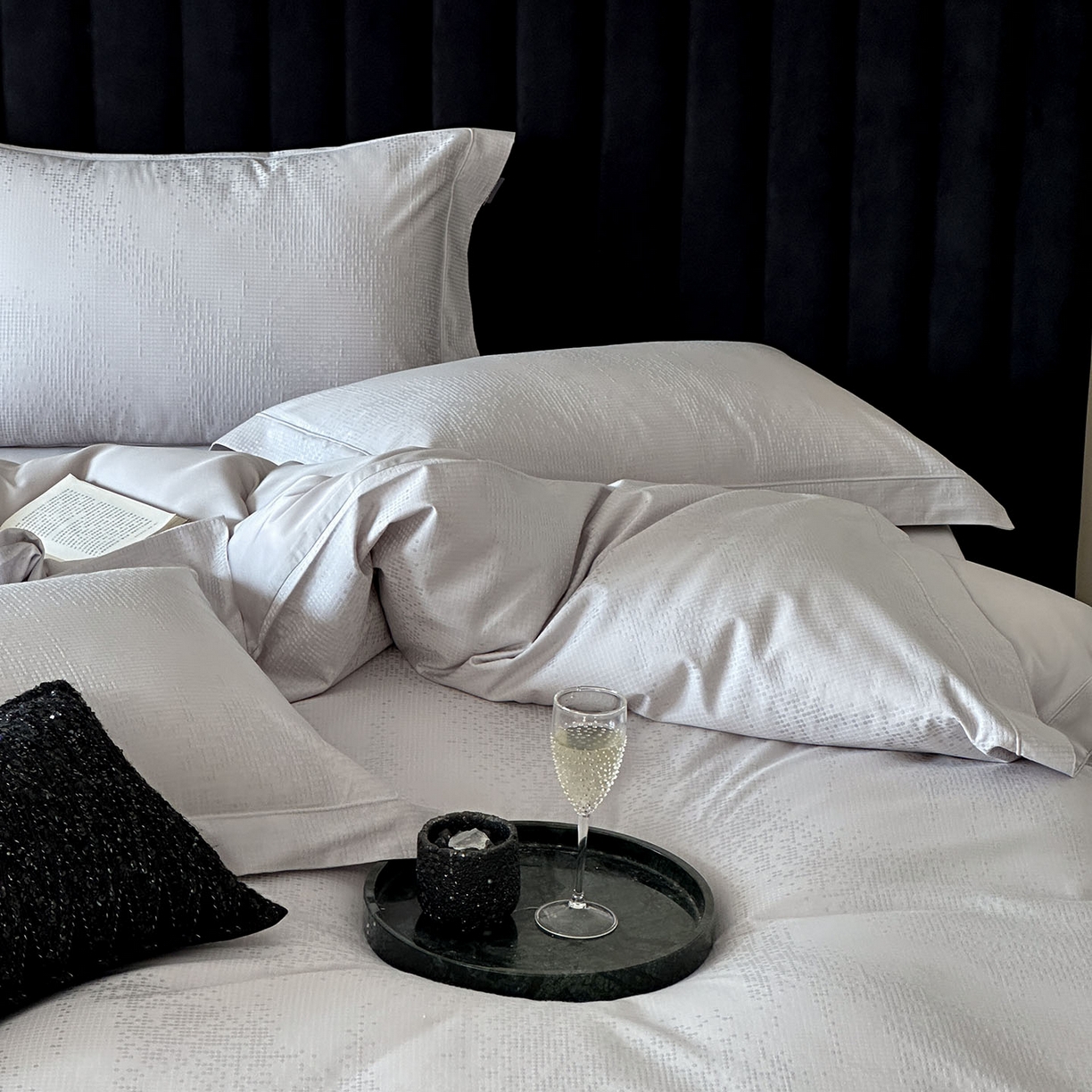 91家纺网 家纺一手货源 找家纺 MIU缪家居 2025新款100支全棉厚织提花简奢系列四件套-追光 追光 （银灰）