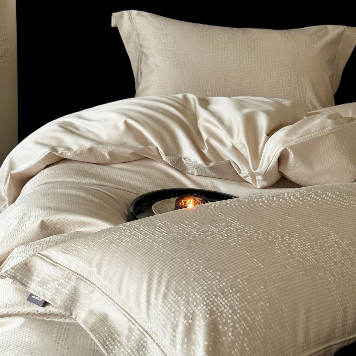 91家纺网 家纺一手货源 找家纺 MIU缪家居 2025新款100支全棉厚织提花简奢系列四件套-追光 追光 （香槟）