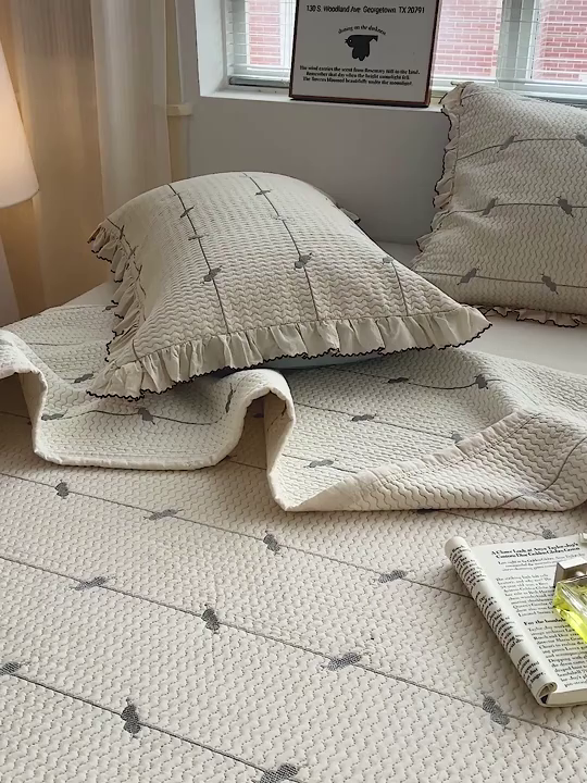 91家纺网 家纺一手货源 找家纺 源舜家纺 2025新款天竹棉麻莱赛尔莫代尔天丝棉爱神比特箭床盖三件套 比特-白