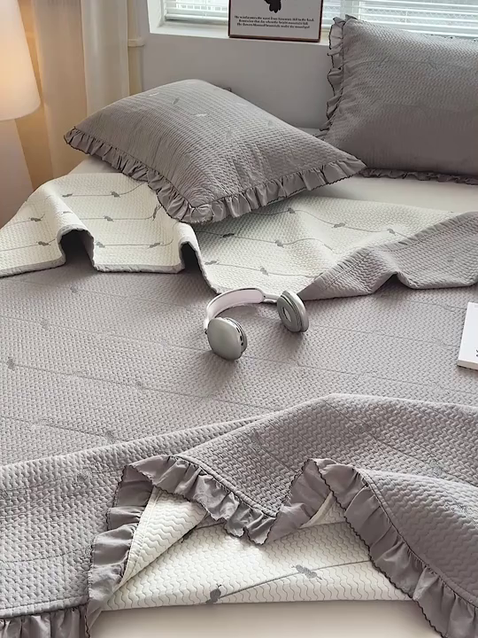 91家纺网 家纺一手货源 找家纺 源舜家纺 2025新款天竹棉麻莱赛尔莫代尔天丝棉爱神比特箭床盖三件套 比特-灰