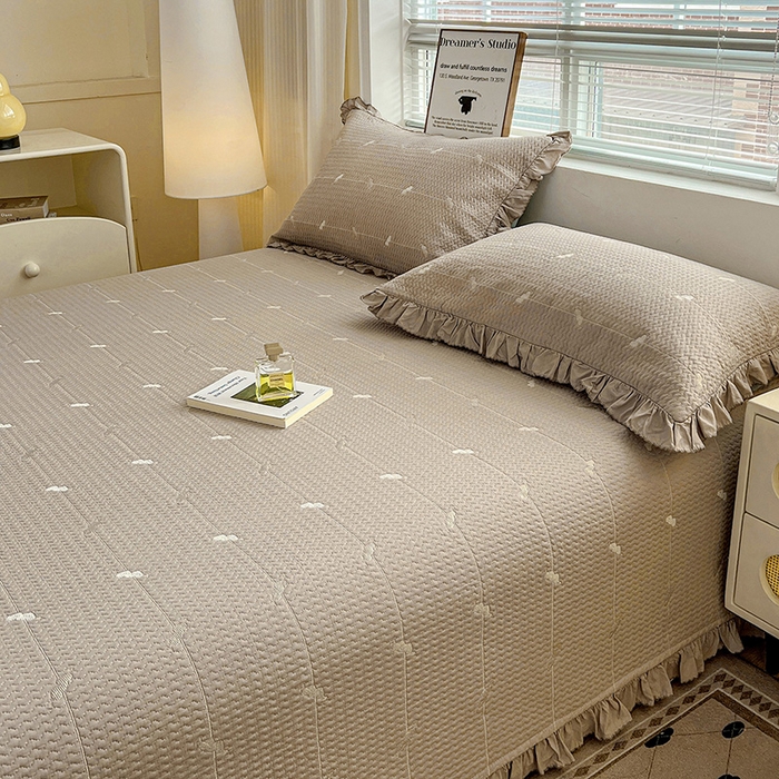 91家纺网 家纺一手货源 找家纺 源舜家纺 2025新款天竹棉麻莱赛尔莫代尔天丝棉爱神比特箭床盖三件套 比特-咖