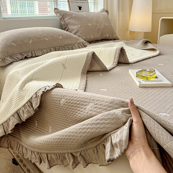 91家纺网 家纺一手货源 找家纺 源舜家纺 2025新款天竹棉麻莱赛尔莫代尔天丝棉爱神比特箭床盖三件套 比特-咖