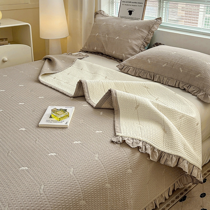 91家纺网 家纺一手货源 找家纺 源舜家纺 2025新款天竹棉麻莱赛尔莫代尔天丝棉爱神比特箭床盖三件套 比特-咖