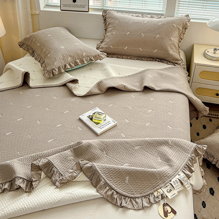 91家纺网 家纺一手货源 找家纺 源舜家纺 2025新款天竹棉麻莱赛尔莫代尔天丝棉爱神比特箭床盖三件套 比特-咖