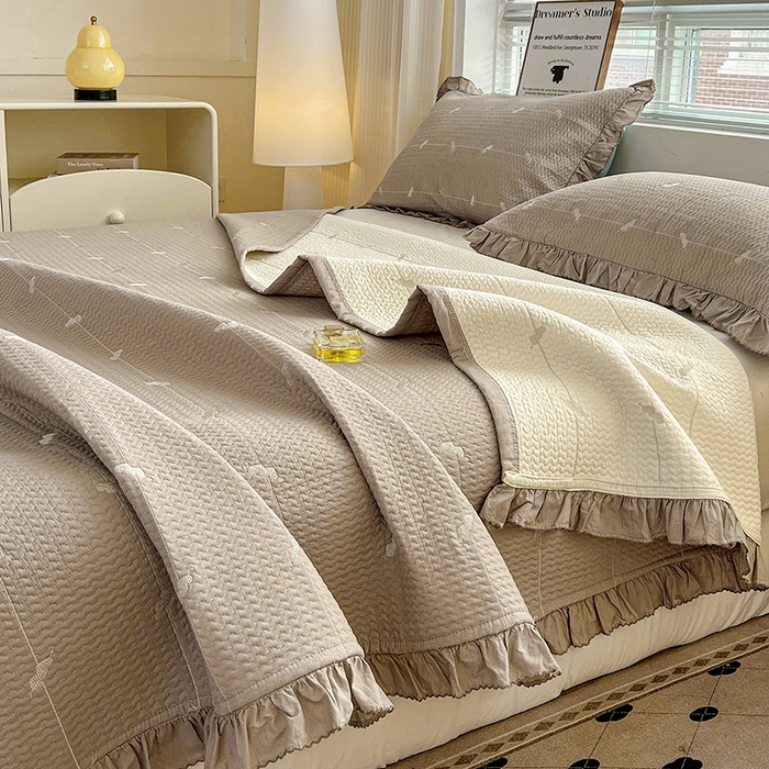 91家纺网 家纺一手货源 找家纺 源舜家纺 2025新款天竹棉麻莱赛尔莫代尔天丝棉爱神比特箭床盖三件套 比特-咖