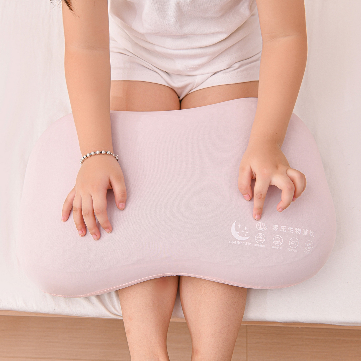 91家纺网 家纺一手货源 找家纺 麦哆乐 2025新款儿童零压护颈凝胶枕 粉色