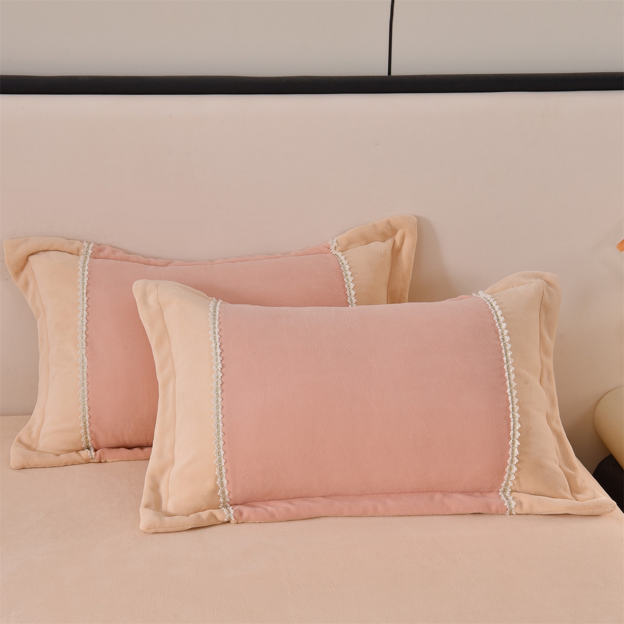 91家纺网 家纺一手货源 找家纺 （总）眷恋家纺 2025新款A类牛奶绒三拼法式花边款四件套-蒂凡妮